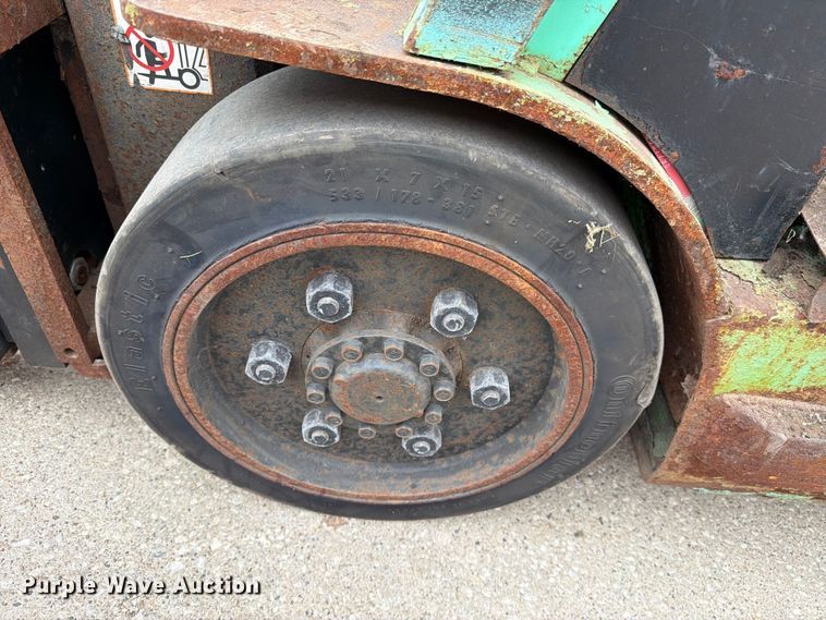 image for item DV8550 Mitsubishi FGC25K forklift