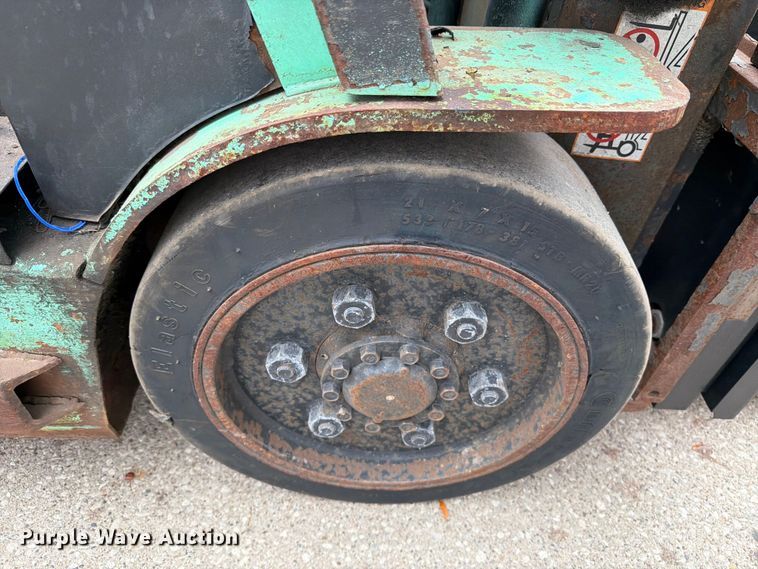 image for item DV8550 Mitsubishi FGC25K forklift