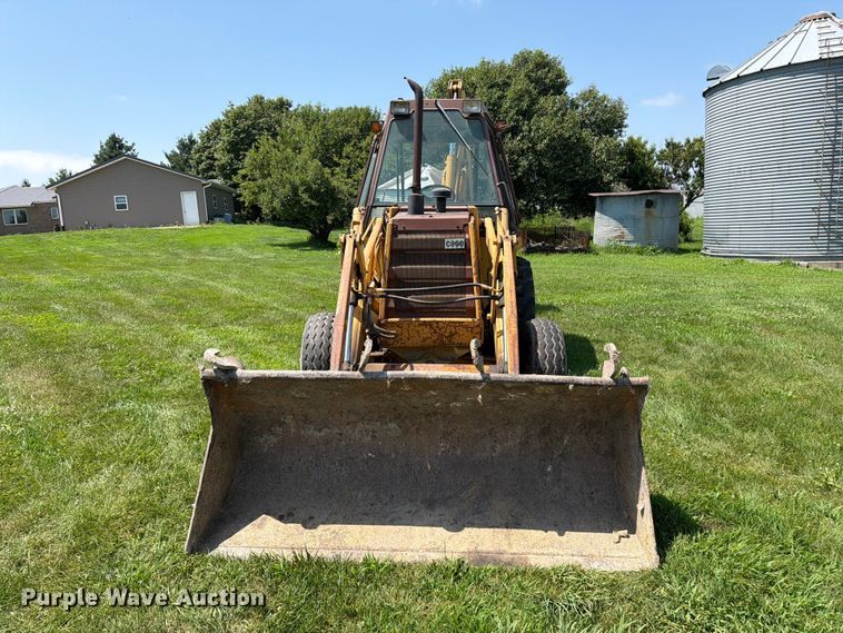 image for item DV8560 1986 Case 580 Super E backhoe