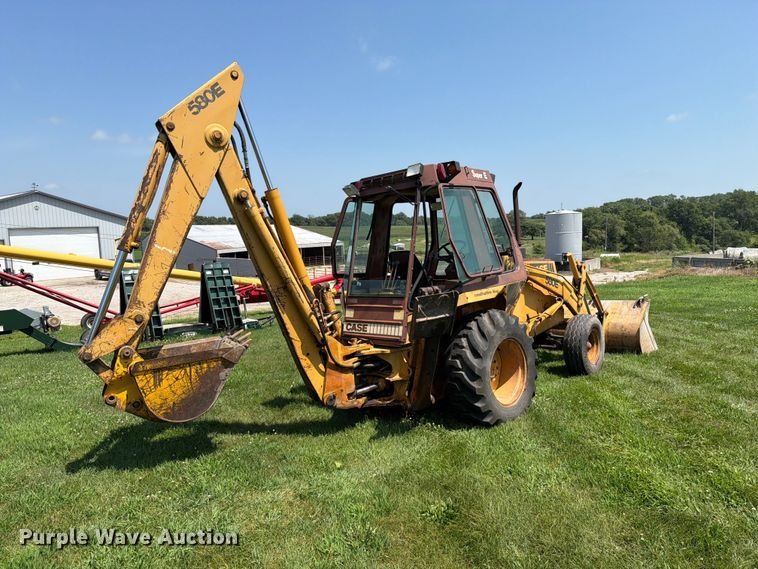 image for item DV8560 1986 Case 580 Super E backhoe