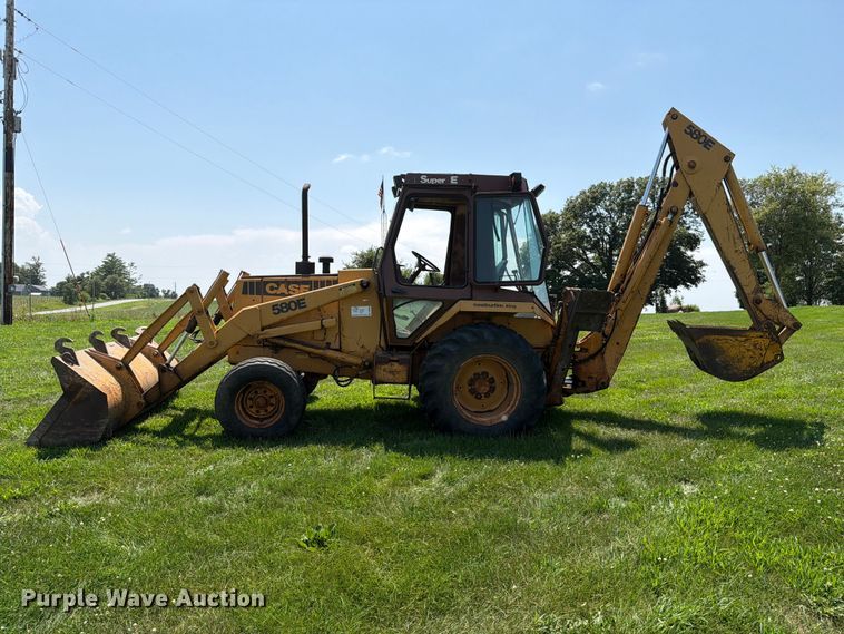 image for item DV8560 1986 Case 580 Super E backhoe