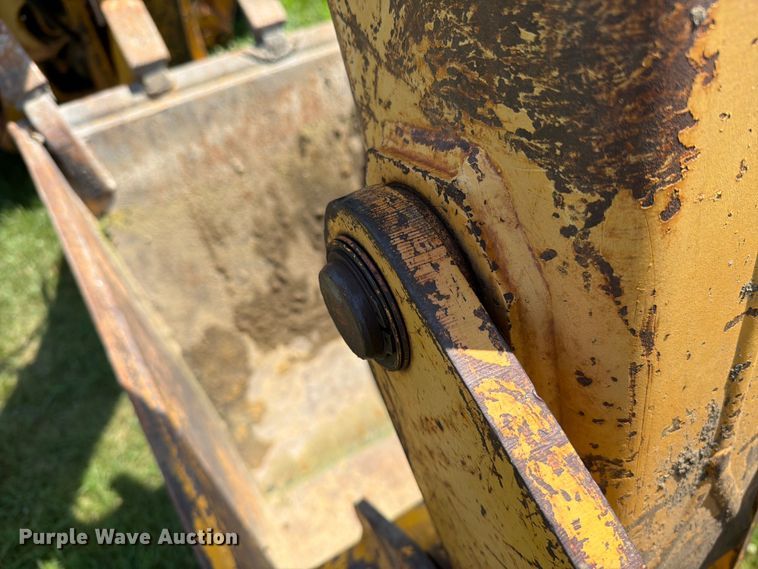 image for item DV8560 1986 Case 580 Super E backhoe