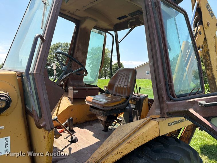 image for item DV8560 1986 Case 580 Super E backhoe