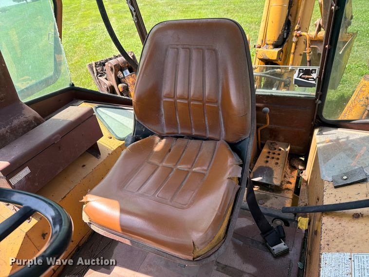 image for item DV8560 1986 Case 580 Super E backhoe