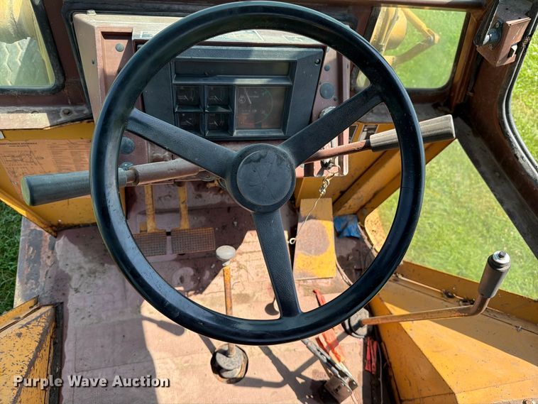 image for item DV8560 1986 Case 580 Super E backhoe