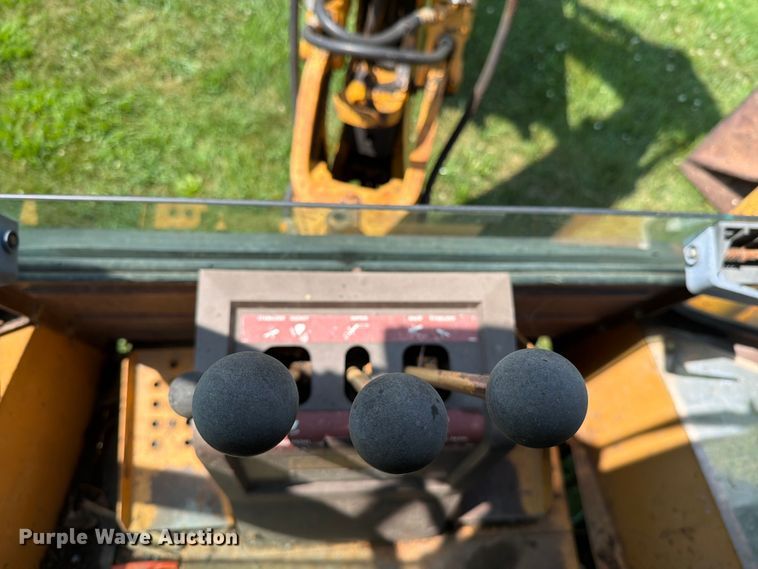 image for item DV8560 1986 Case 580 Super E backhoe