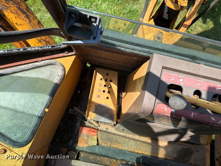 image for item DV8560 1986 Case 580 Super E backhoe