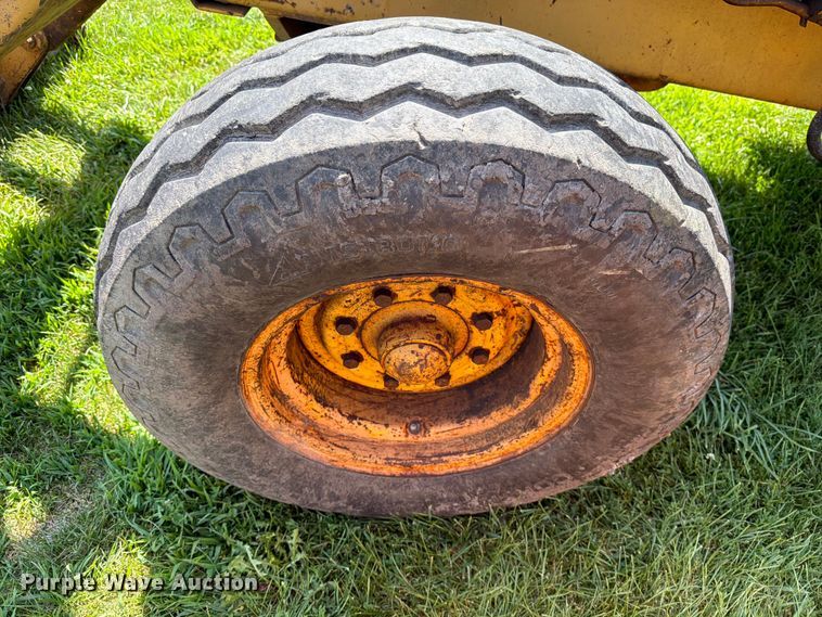 image for item DV8560 1986 Case 580 Super E backhoe