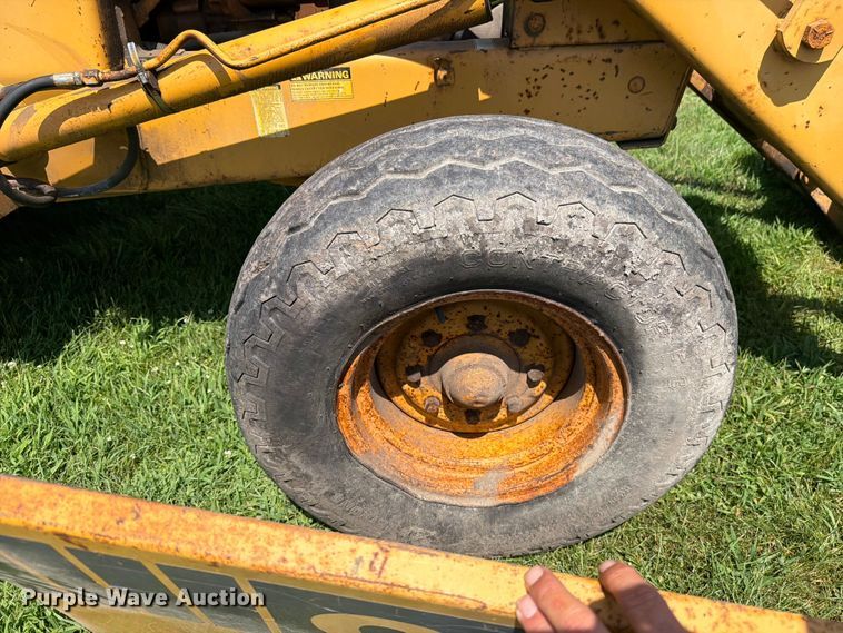 image for item DV8560 1986 Case 580 Super E backhoe