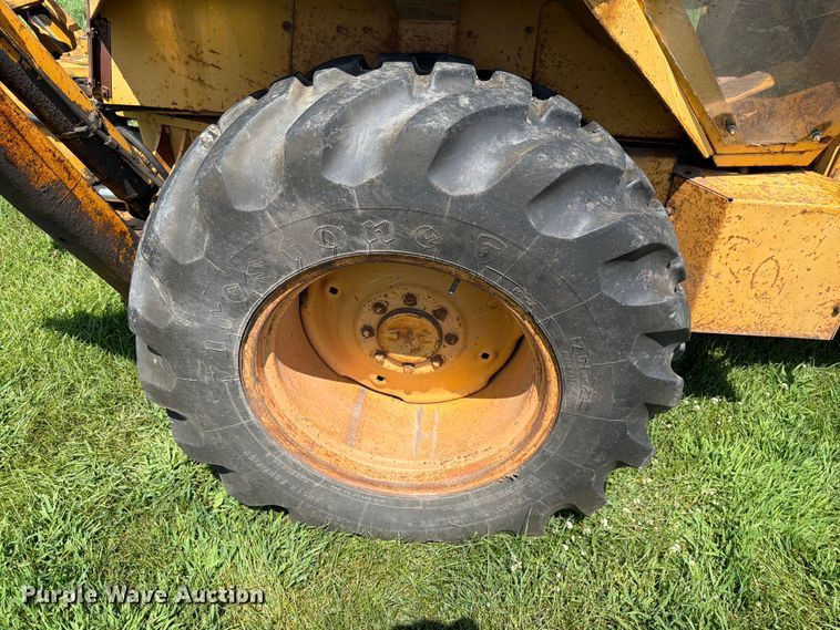 image for item DV8560 1986 Case 580 Super E backhoe