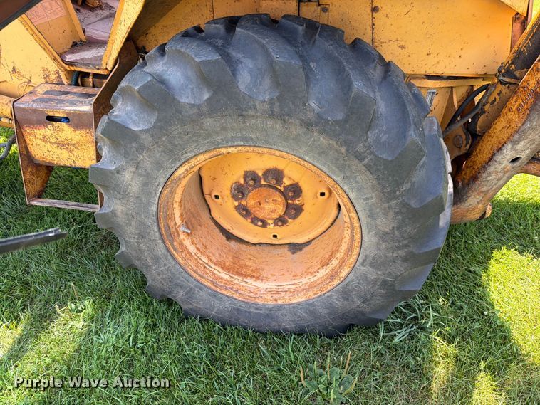 image for item DV8560 1986 Case 580 Super E backhoe