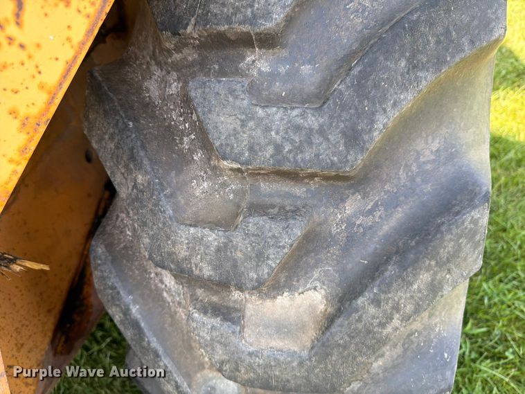 image for item DV8560 1986 Case 580 Super E backhoe