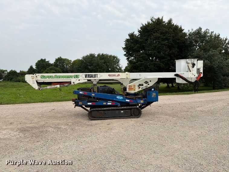 image for item DV8565 2013 Versalift MA53TD tracked boom lift