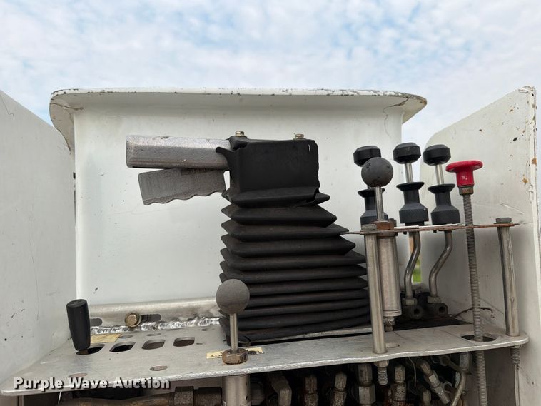 image for item DV8565 2013 Versalift MA53TD tracked boom lift
