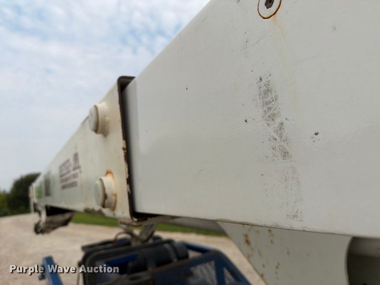 image for item DV8565 2013 Versalift MA53TD tracked boom lift