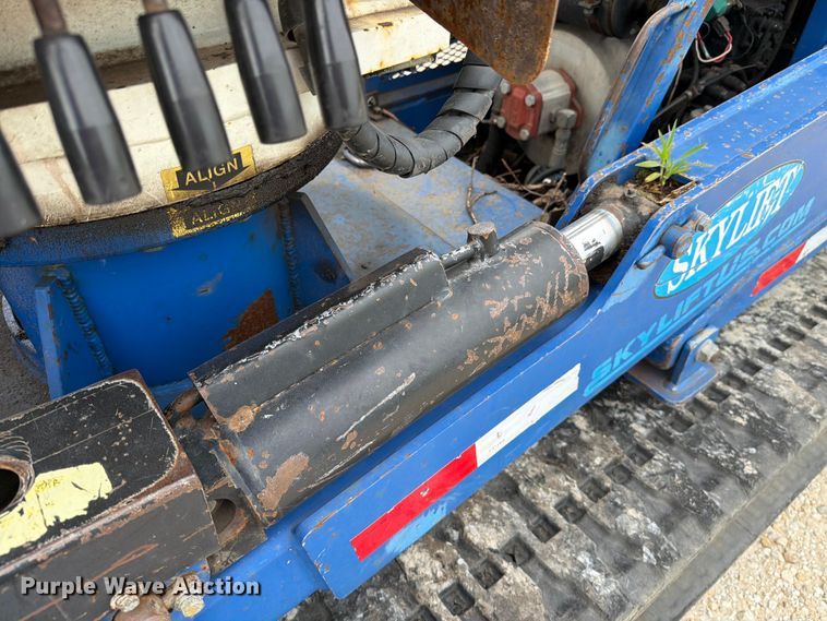 image for item DV8565 2013 Versalift MA53TD tracked boom lift