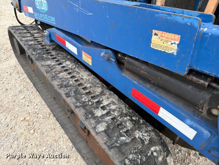 image for item DV8565 2013 Versalift MA53TD tracked boom lift