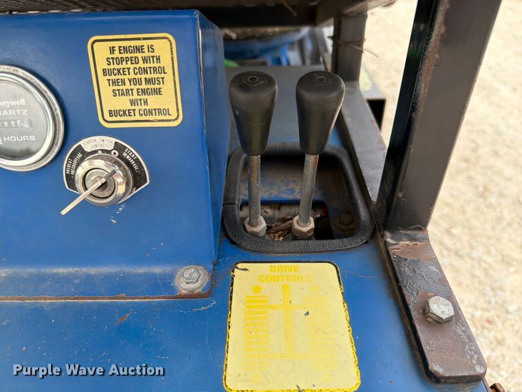 image for item DV8565 2013 Versalift MA53TD tracked boom lift