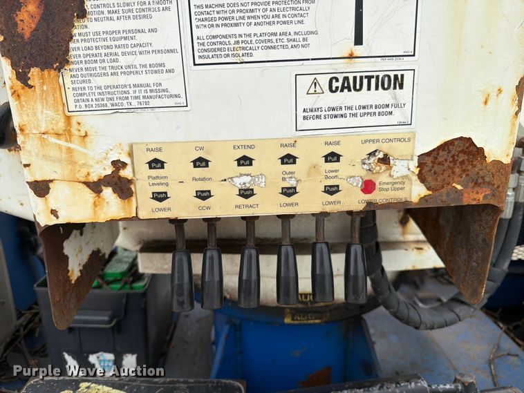 image for item DV8565 2013 Versalift MA53TD tracked boom lift