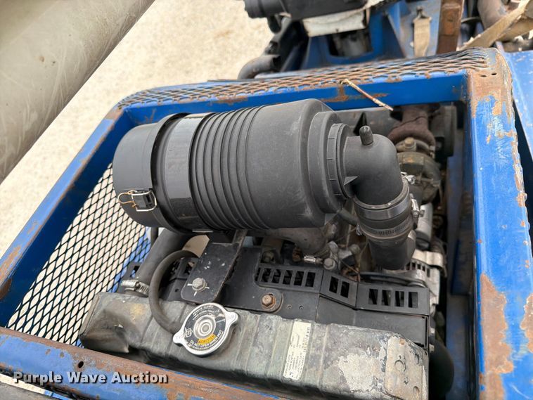 image for item DV8565 2013 Versalift MA53TD tracked boom lift