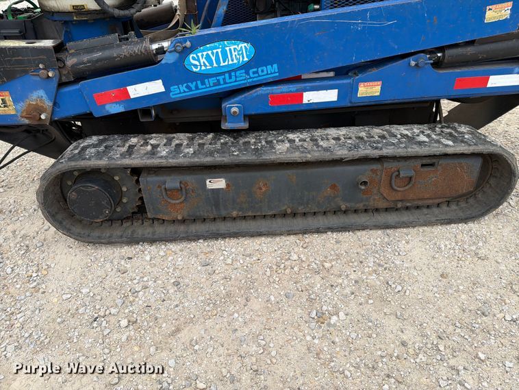 image for item DV8565 2013 Versalift MA53TD tracked boom lift