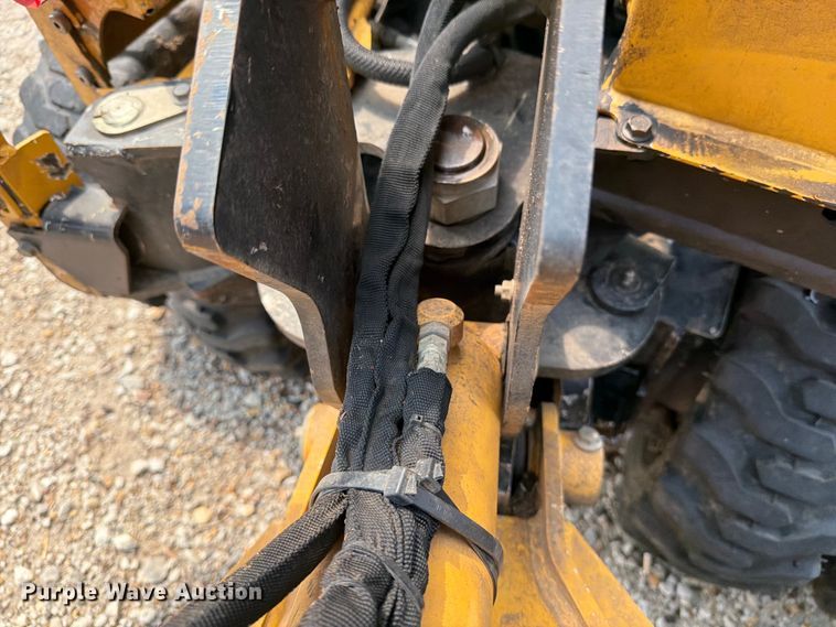 image for item DV8569 2017 Vermeer SC852 stump grinder
