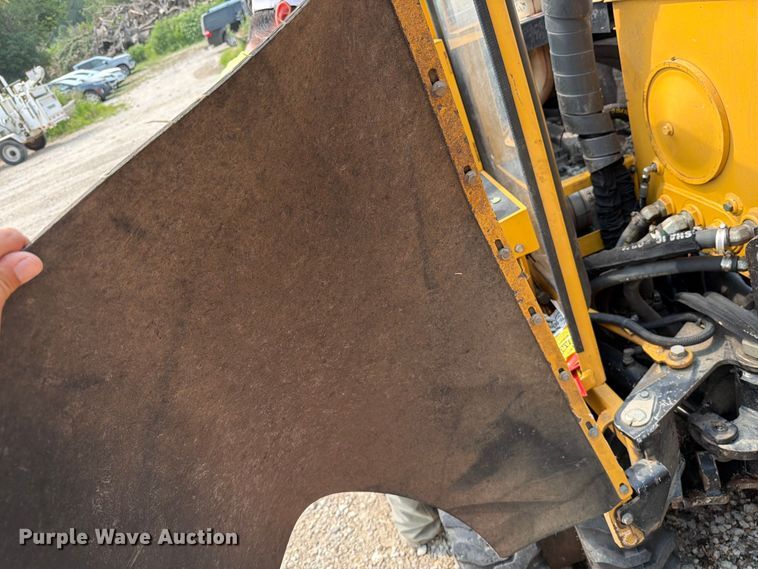 image for item DV8569 2017 Vermeer SC852 stump grinder