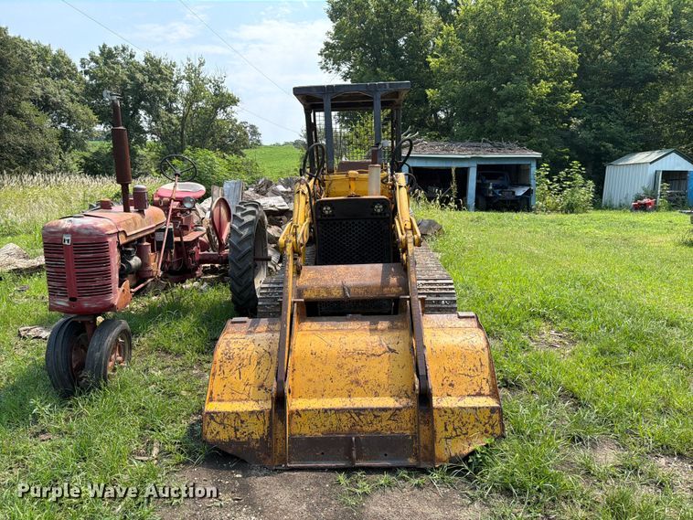 image for item DV8571 Case 450 crawler tractor
