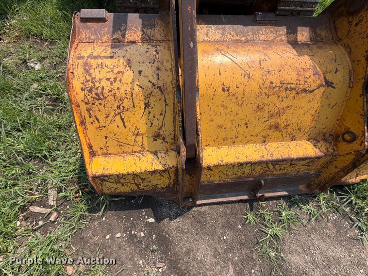 image for item DV8571 Case 450 crawler tractor