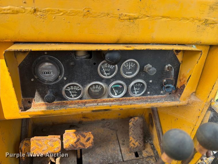image for item DV8571 Case 450 crawler tractor