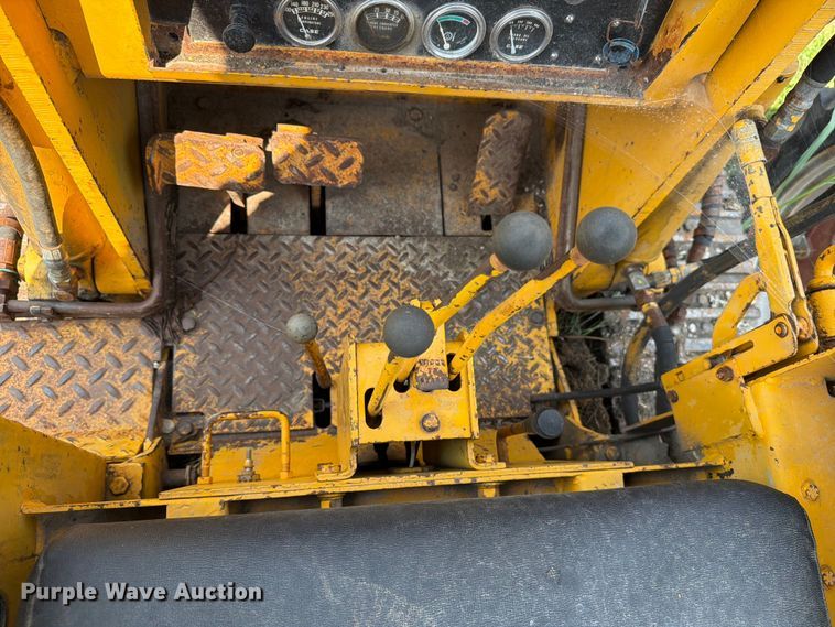 image for item DV8571 Case 450 crawler tractor