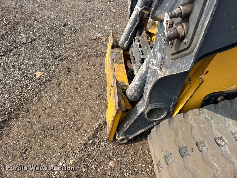 image for item DY3126 2015 John Deere 331G tracked skid steer loader