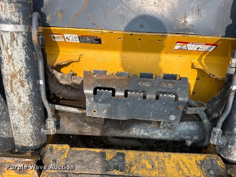 image for item DY3126 2015 John Deere 331G tracked skid steer loader