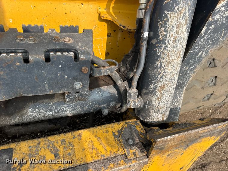 image for item DY3126 2015 John Deere 331G tracked skid steer loader