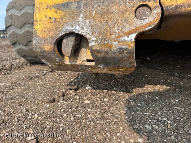 image for item DY3126 2015 John Deere 331G tracked skid steer loader