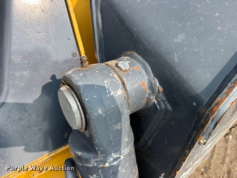 image for item DY3126 2015 John Deere 331G tracked skid steer loader