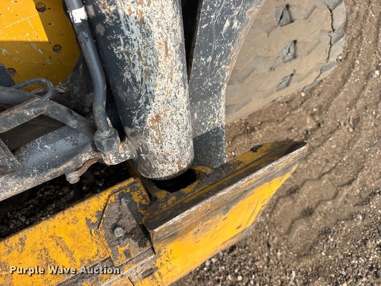 image for item DY3126 2015 John Deere 331G tracked skid steer loader