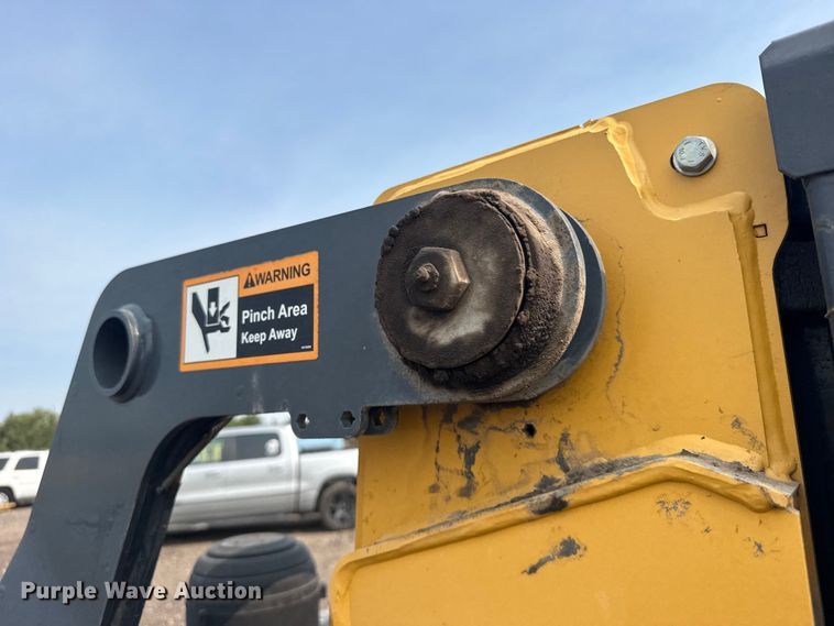 image for item DY3126 2015 John Deere 331G tracked skid steer loader