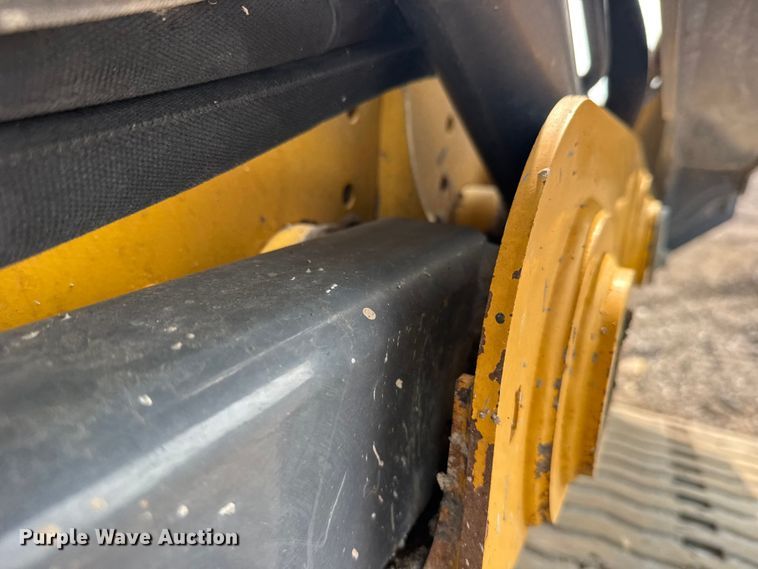 image for item DY3126 2015 John Deere 331G tracked skid steer loader