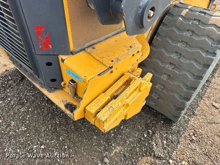 image for item DY3126 2015 John Deere 331G tracked skid steer loader