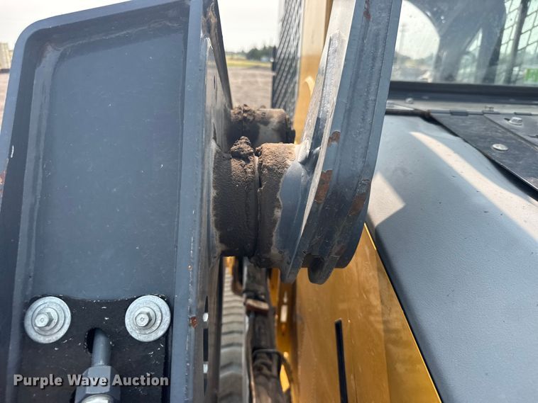 image for item DY3126 2015 John Deere 331G tracked skid steer loader