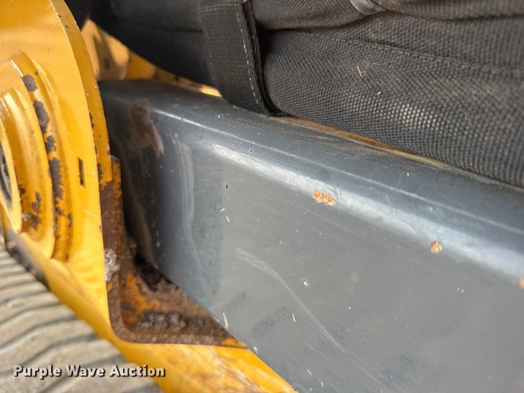 image for item DY3126 2015 John Deere 331G tracked skid steer loader
