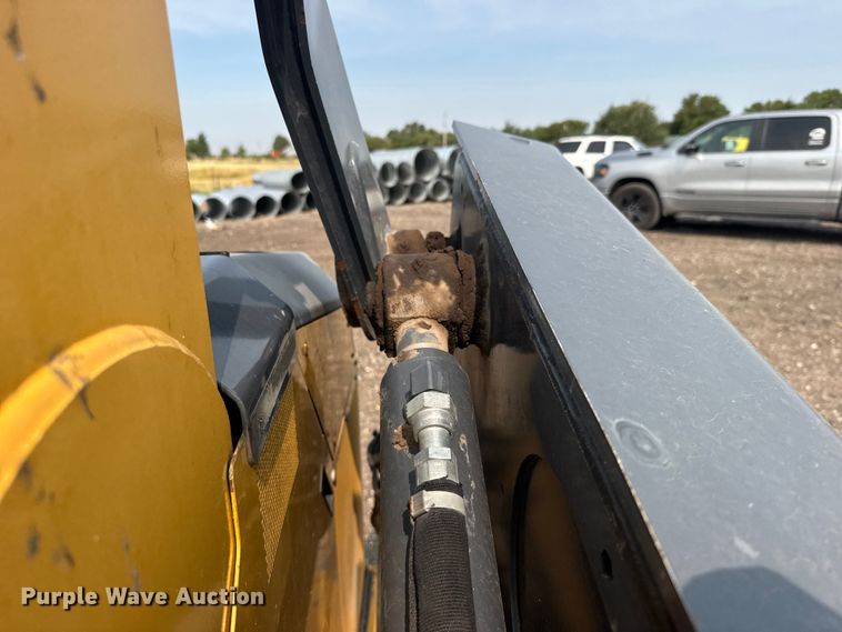image for item DY3126 2015 John Deere 331G tracked skid steer loader