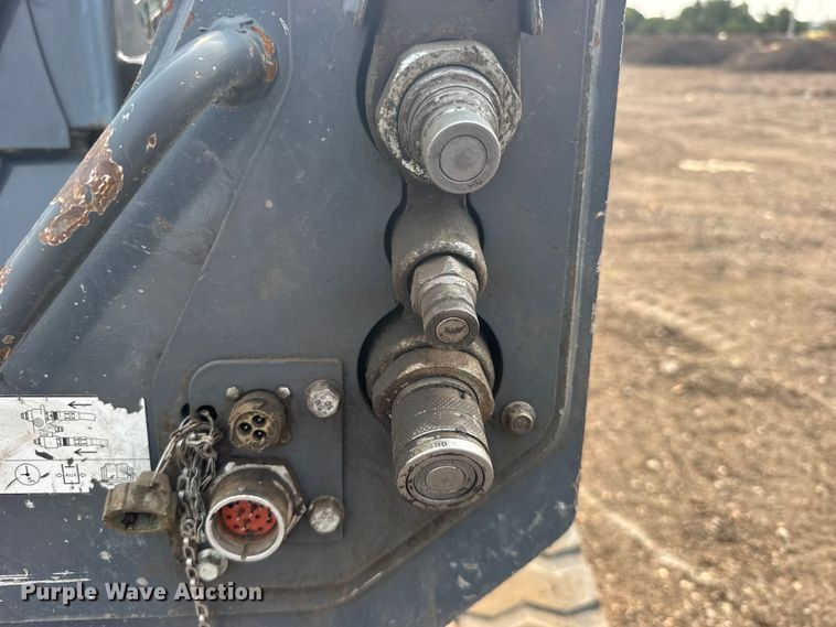 image for item DY3126 2015 John Deere 331G tracked skid steer loader