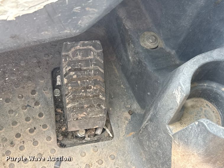 image for item DY3126 2015 John Deere 331G tracked skid steer loader
