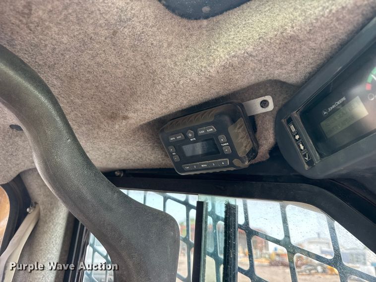 image for item DY3126 2015 John Deere 331G tracked skid steer loader