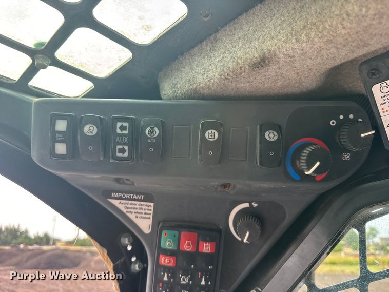 image for item DY3126 2015 John Deere 331G tracked skid steer loader