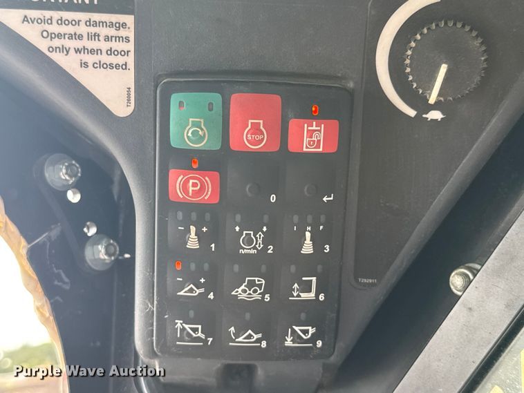 image for item DY3126 2015 John Deere 331G tracked skid steer loader