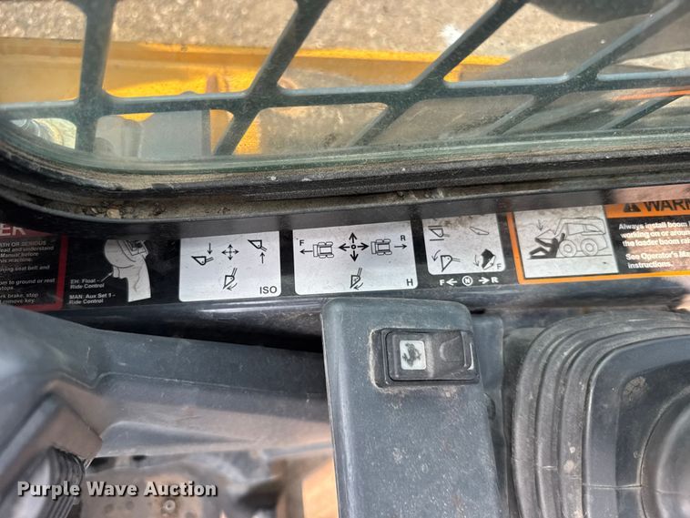 image for item DY3126 2015 John Deere 331G tracked skid steer loader
