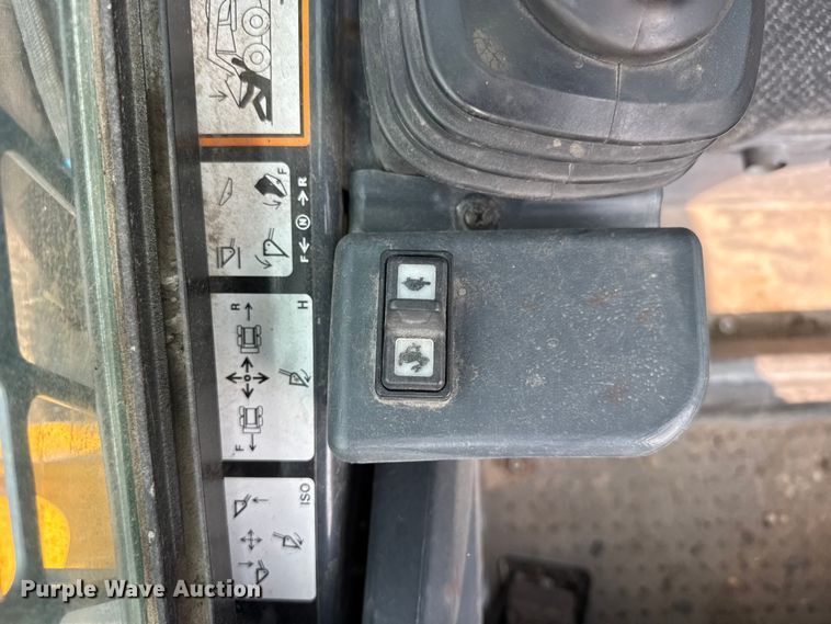 image for item DY3126 2015 John Deere 331G tracked skid steer loader